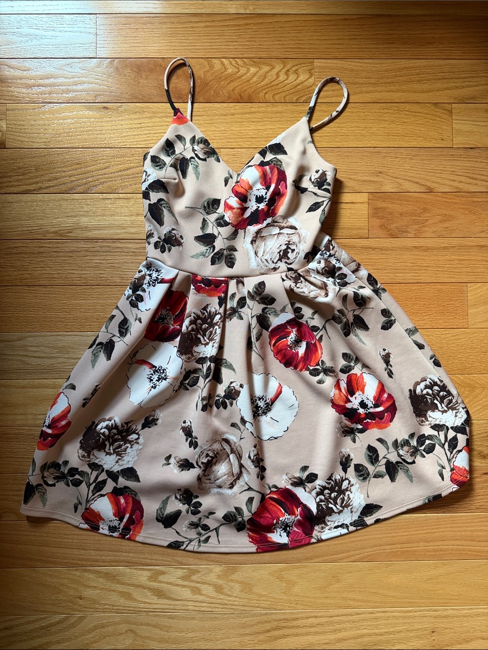 Soprano Floral Spaghetti-Strap Dress in Beige with Red Bloom, size XS